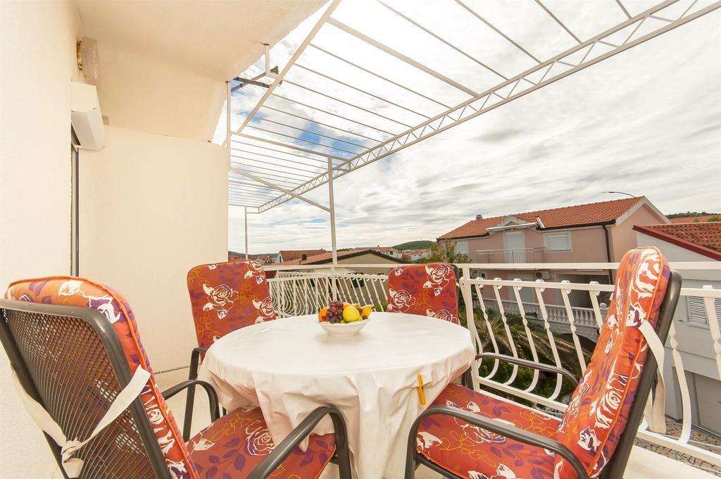 Apartments Luca Rogoznica  Luaran gambar