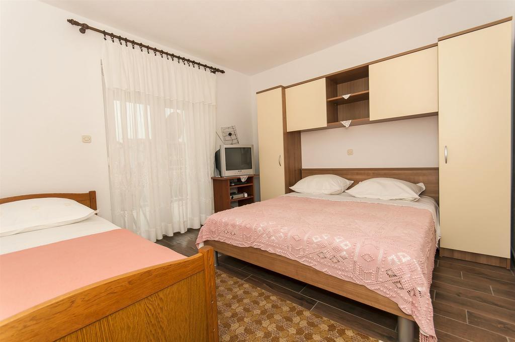Apartments Luca Rogoznica  Luaran gambar