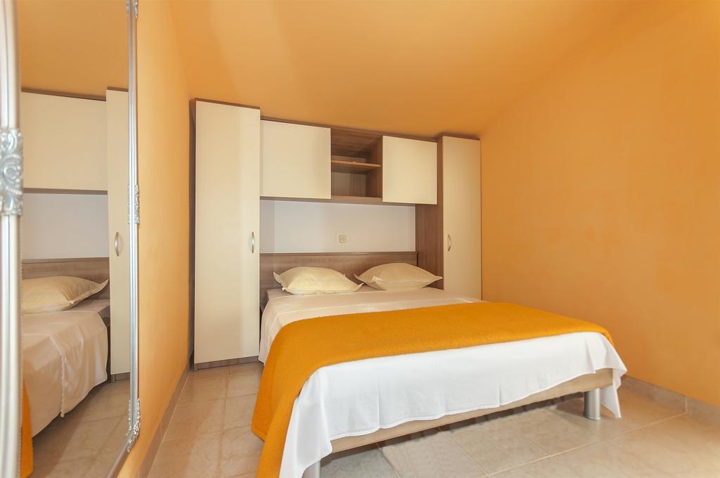 Apartments Luca Rogoznica  Luaran gambar